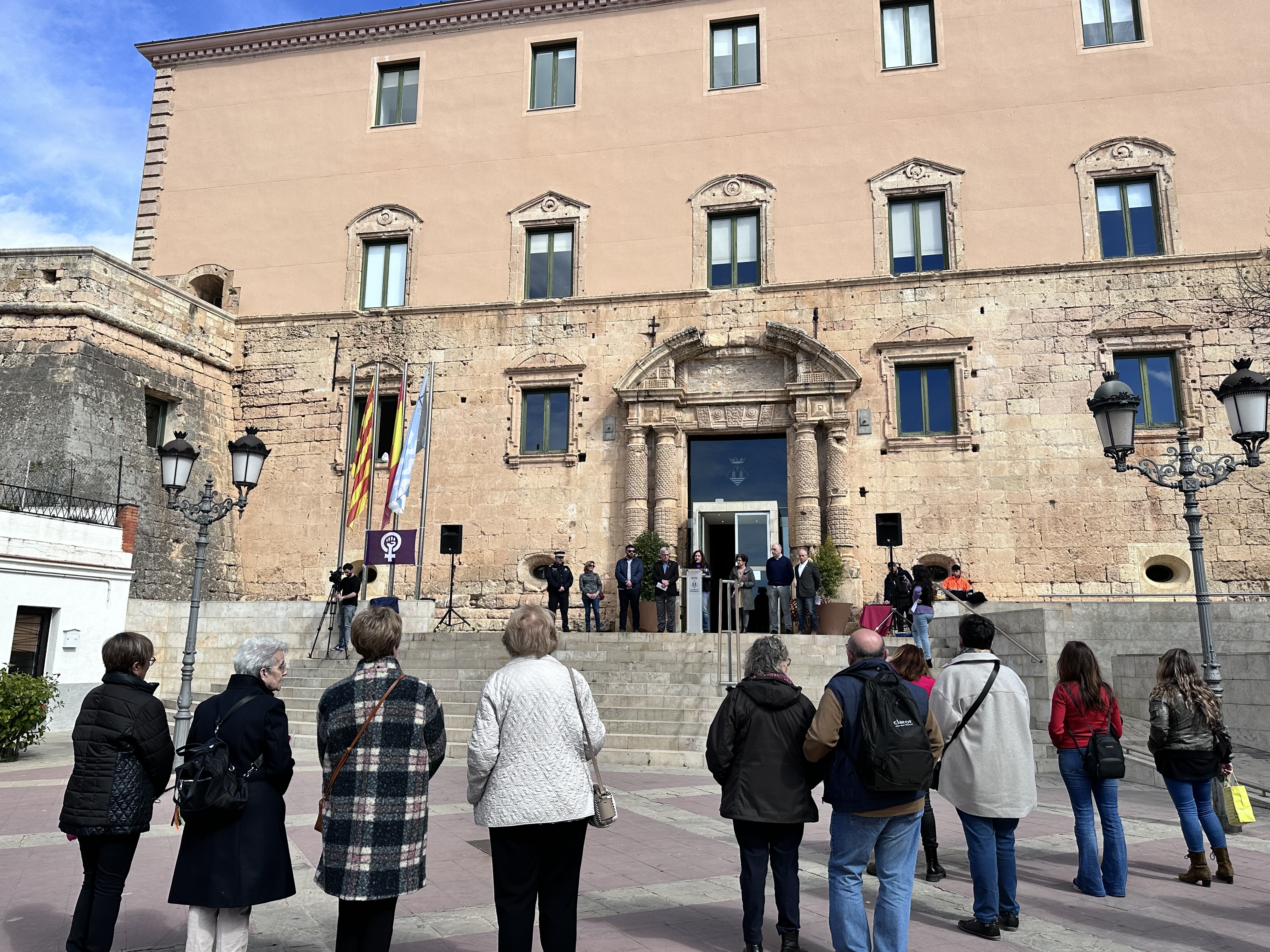 Foto de la lectura del manifest del Dia Internacional de la Dona de l'any 2023