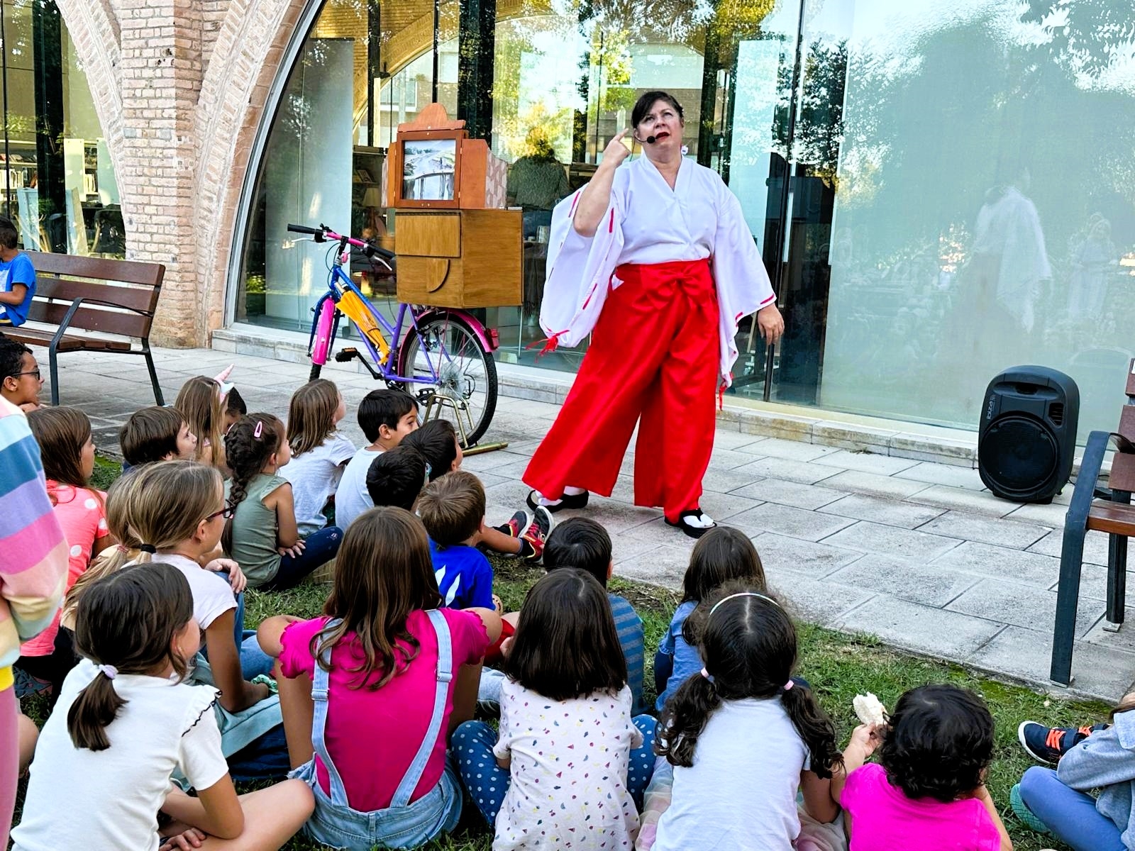 Sessió de contes de la 3a Jornada educativa Mestra Maria Antònia