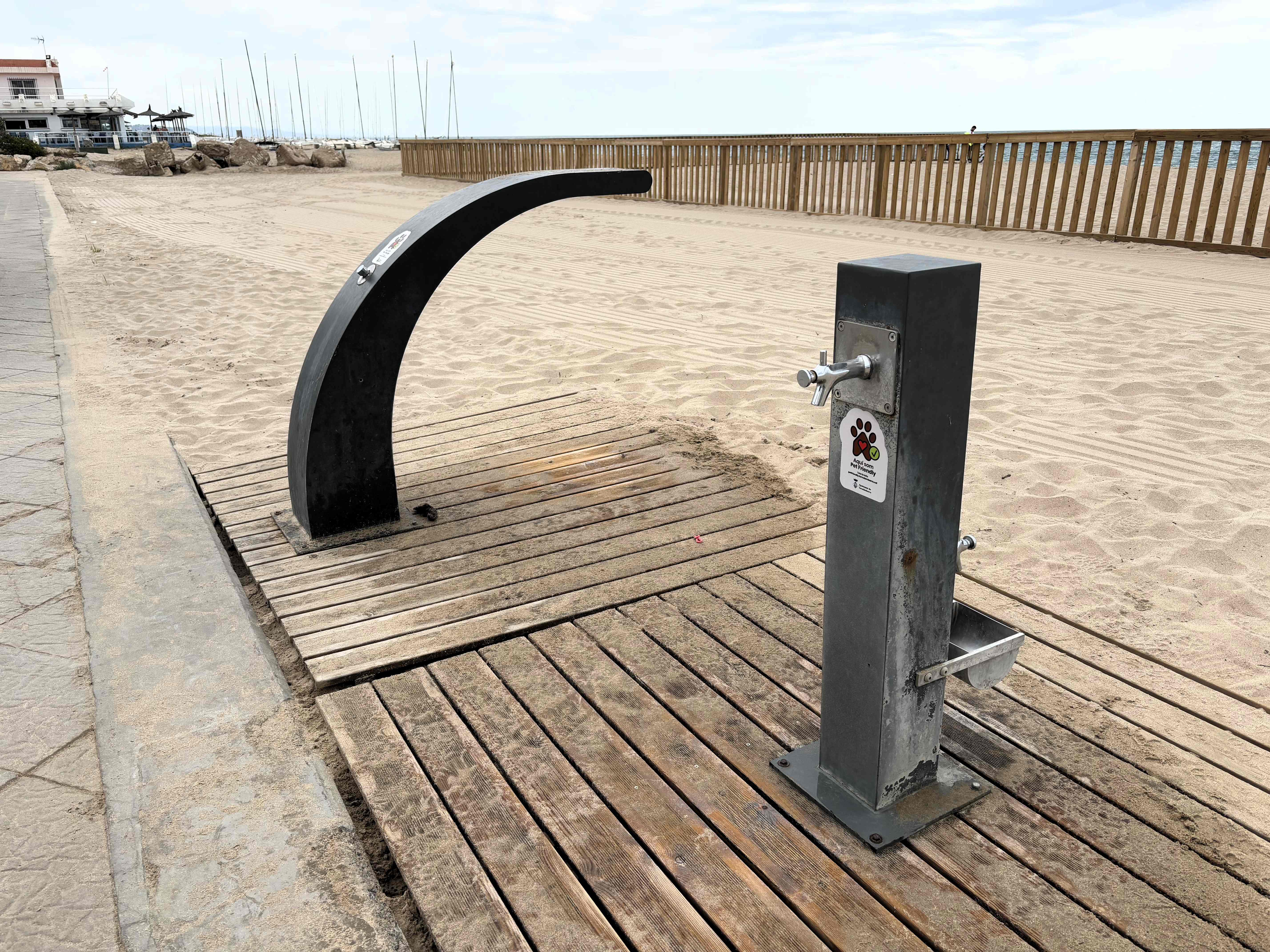 Font i dutxa de la platja de gossos