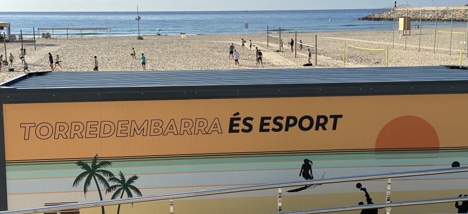 Zona esportiva de la platja de la Paella