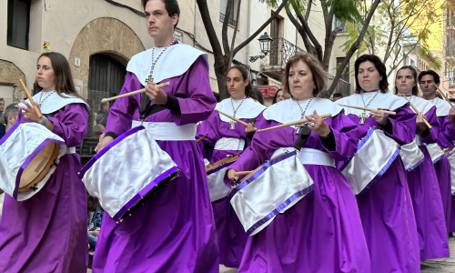 Foto de la Banda de la Confraria de la Creu-Armats de Torredembarra a la Processó del Sant Enterrament de l'any 2023