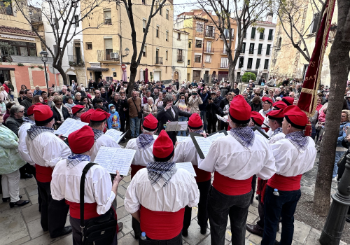 Foto de la cantada de les Caramelles de la Confraria de la Creu-Armats de Torredembarra de l'any 2023