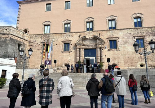 Foto de la lectura del manifest del Dia Internacional de la Dona de l'any 2023