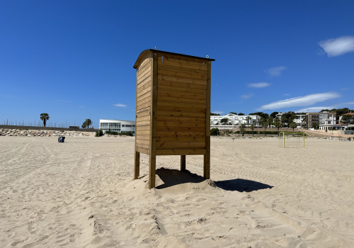 Les casetes i torres de vigilància s'han renovat per nous models de fusta tractada