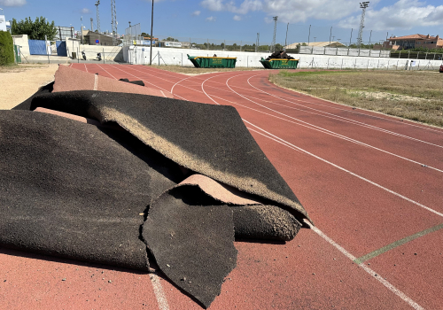 Inici de les obres de renovació del paviment de la pista d’atletisme