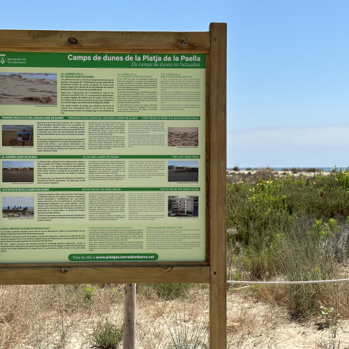 Cartelleria informativa del camp de dunes de la Paella
