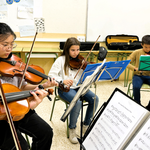 Classes de violí a l'Escola Municipal de Música de Torredembarra