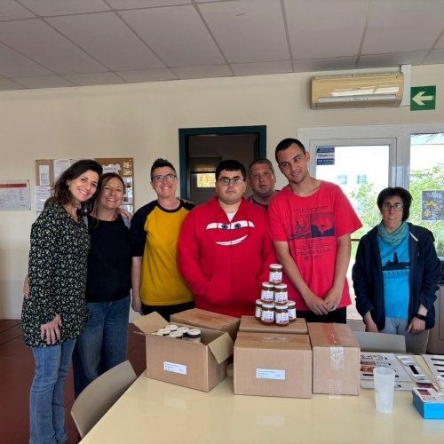 Lliurament de la melmelada de taronja amarga a la Fundació Onada