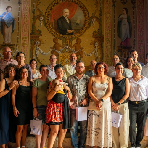 Imatge de grup del lliurament dels tradicionals dots del 2025