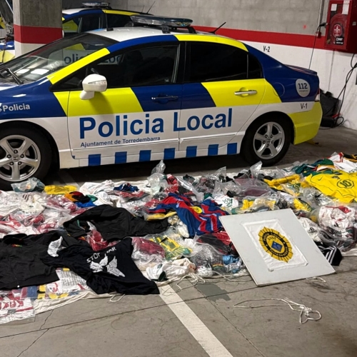 Imatge de les peces de roba intervingudes en la nova actuació de la Policia Local