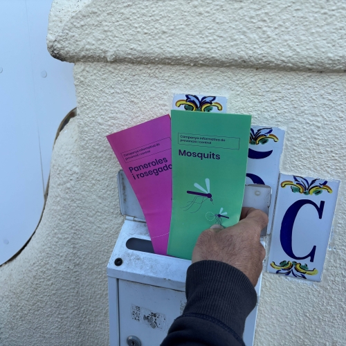 Imatge de la bustiada dels tríptics informatius