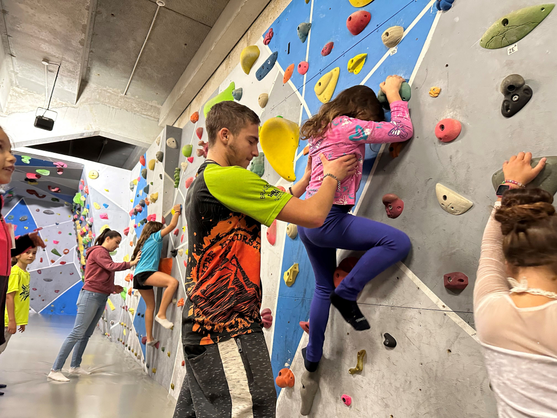 Activitat d'escalada, a la Festa de l'Esport