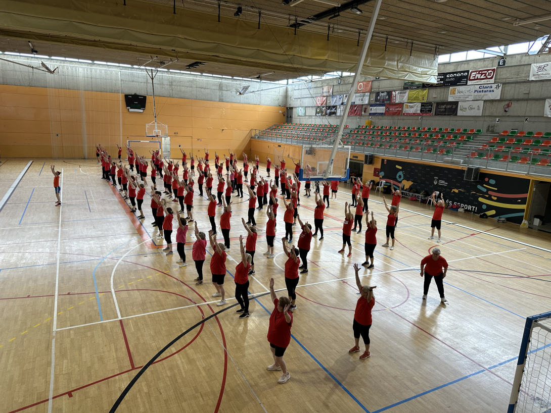 Imatge festa de final de curs de la gimnàstica de la gent gran