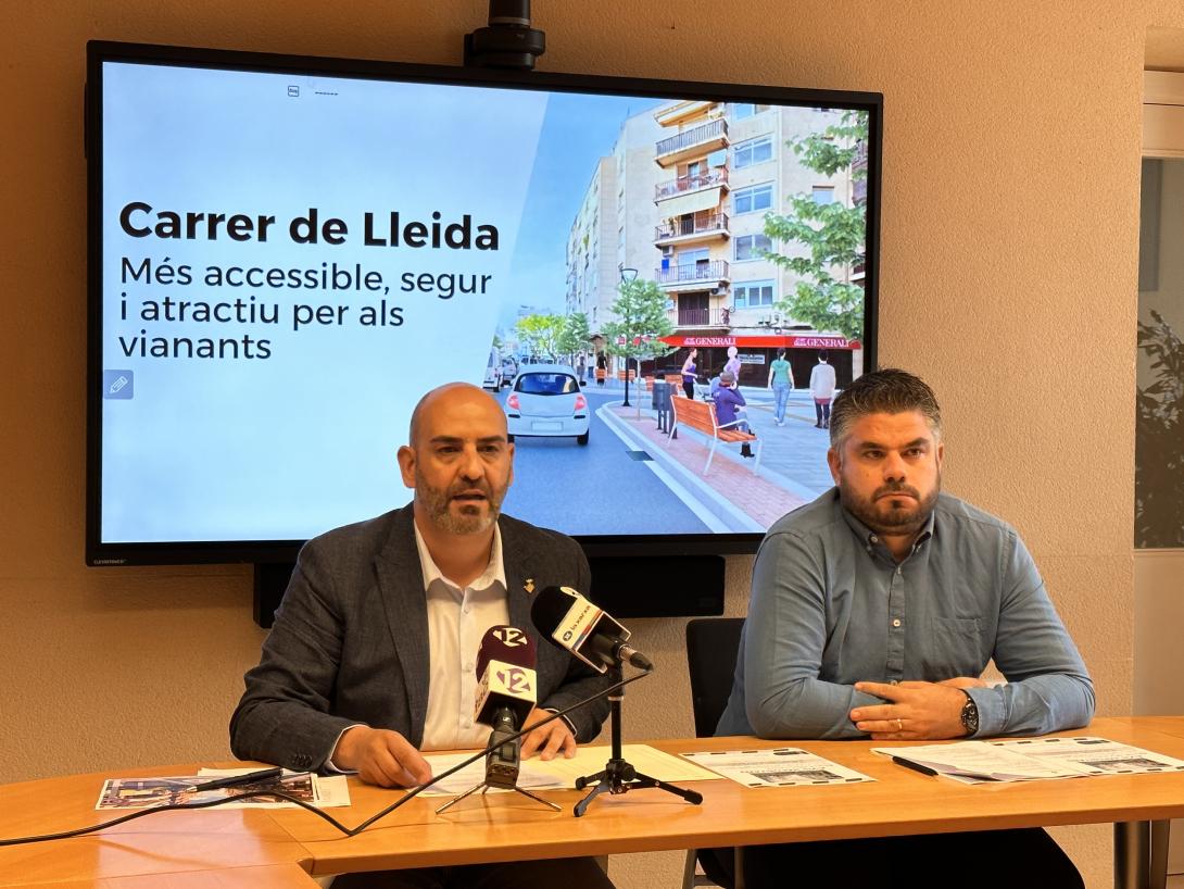 L'alcalde i el regidor de Residus i Neteja Viària, en la roda de premsa de presentació del projecte