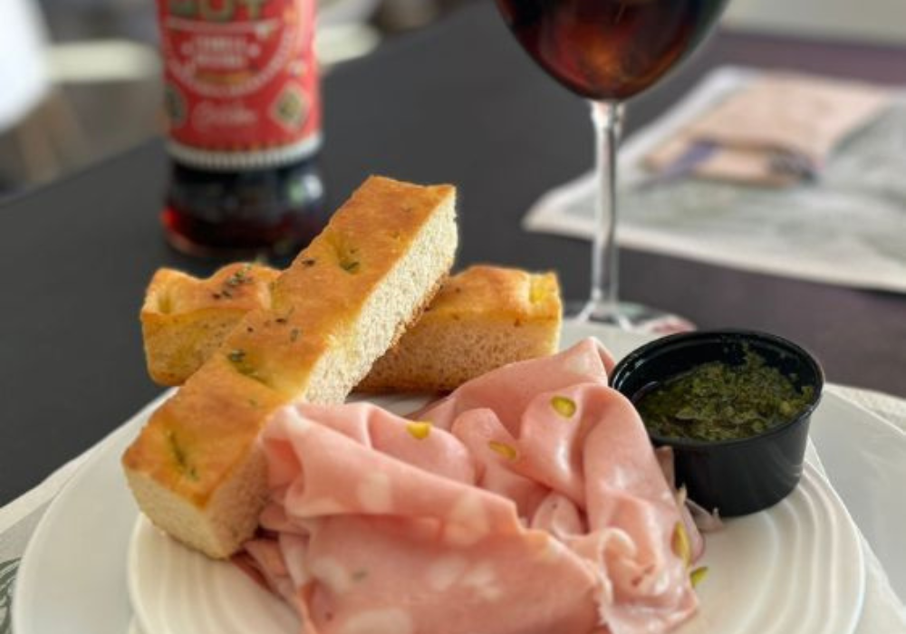 Foto detall del Vermut Baix Gaià a la Pizzeria l'All Negre de Torredembarra