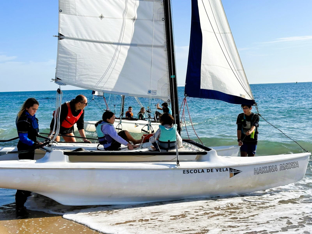 Foto de la sortida en catamarà de la Festa de l'Esport