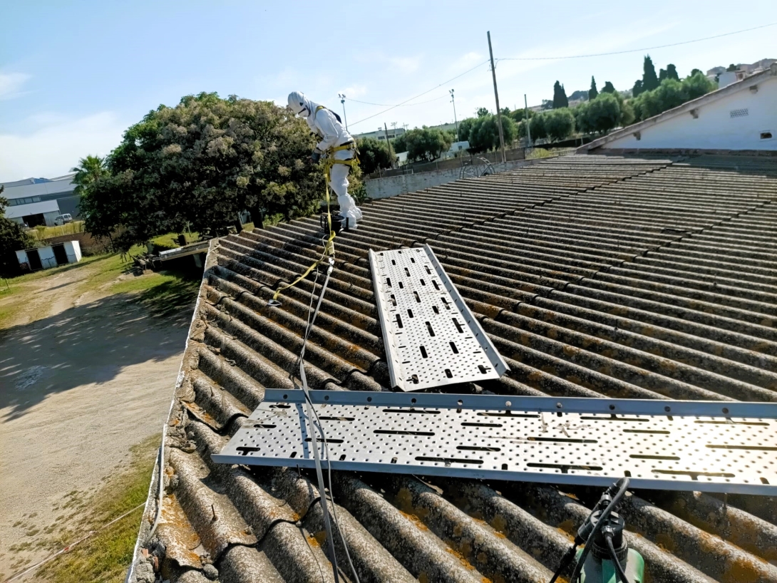 Retirada d'amiant de la coberta de Cal Dània