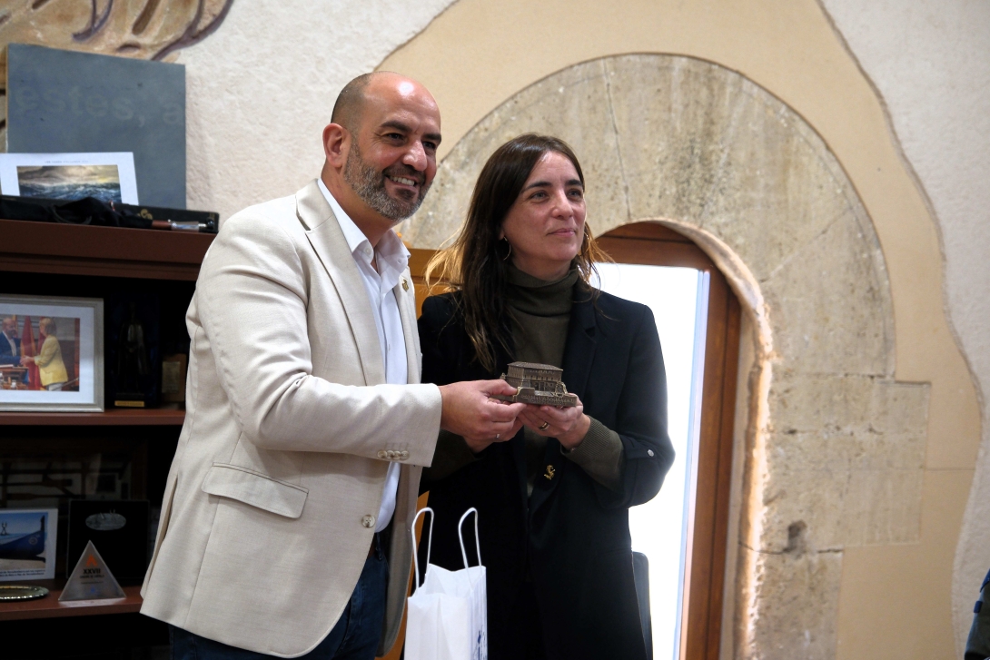 L'alcalde, Vale Pino, i la consellera de Recerca i Universitats, Núria Montserrat