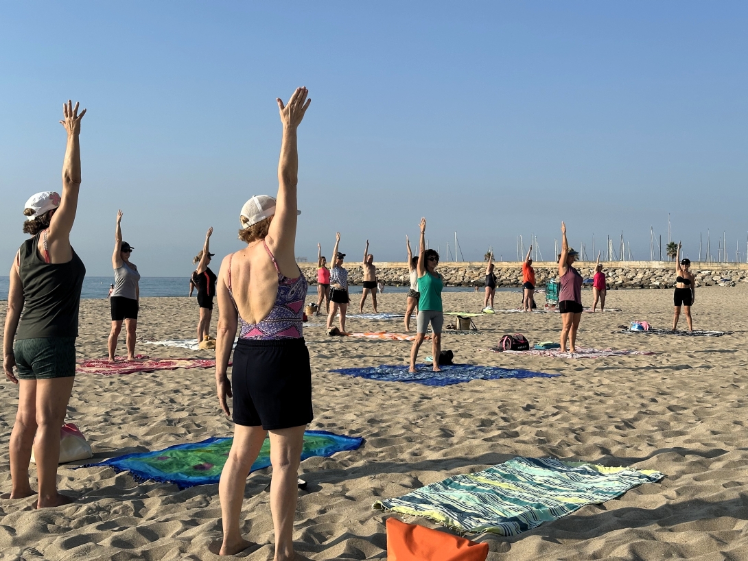 Gimnàstica de manteniment a la platja
