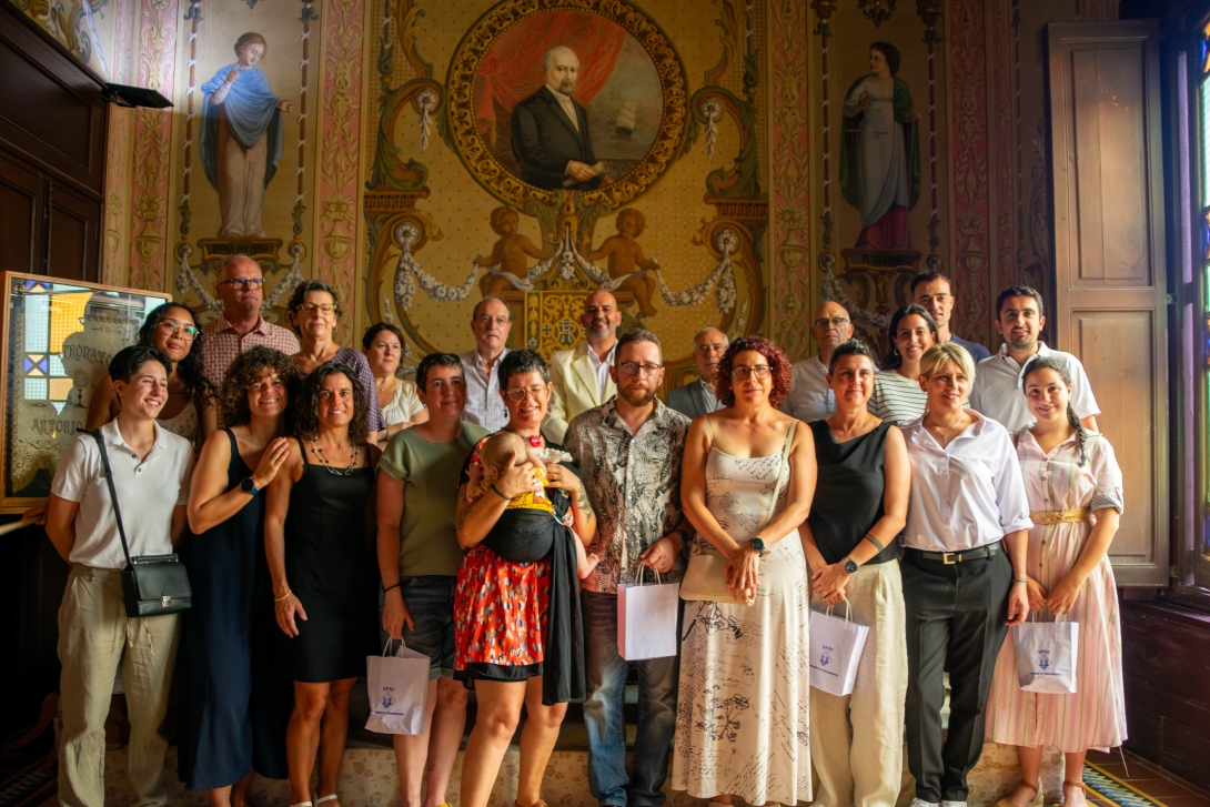 Imatge de grup del lliurament dels tradicionals dots del 2025