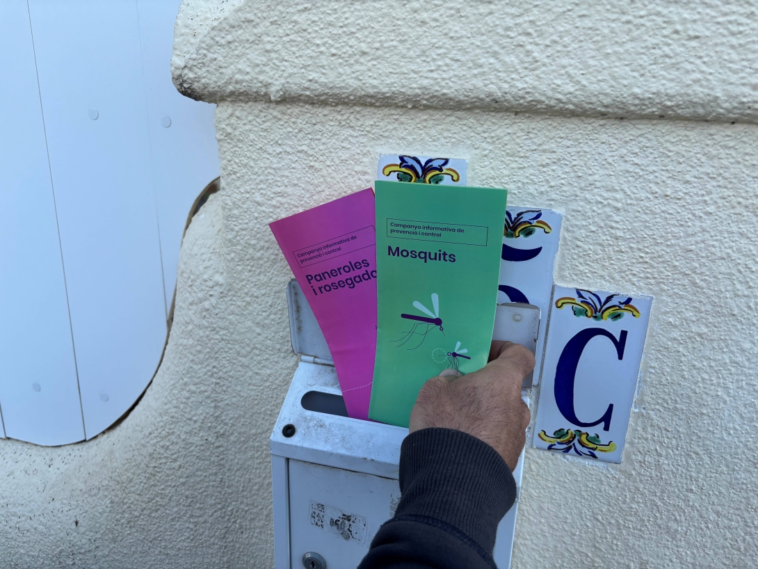 Imatge de la bustiada dels tríptics informatius